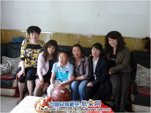 南航新疆分公司女职委慰问女职工遗孤