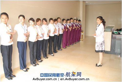黄山机场候管部开展服务礼仪培训