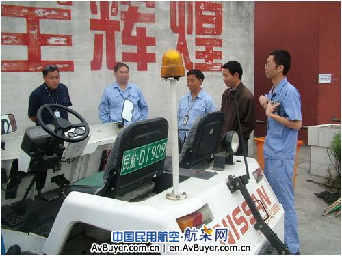 广汉机务特种车辆通过学院公安局检查