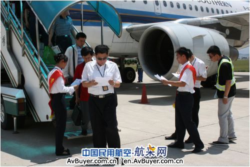 云南机场集团扎实开展安全生产月宣传活动