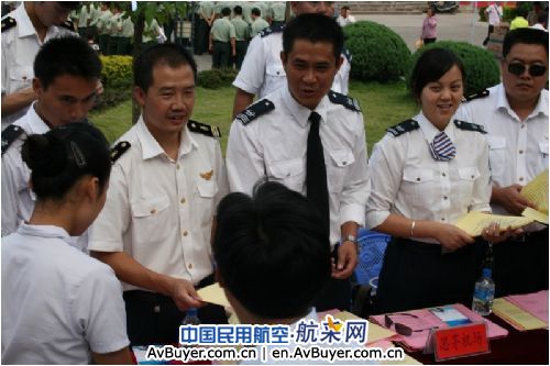 云南机场集团扎实开展安全生产月宣传活动