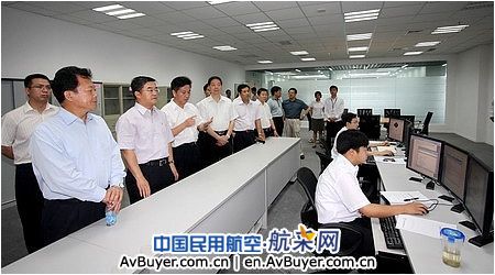 中国商飞张庆伟到上海飞机客户服务公司调研