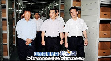 中国商飞张庆伟到上海飞机客户服务公司调研