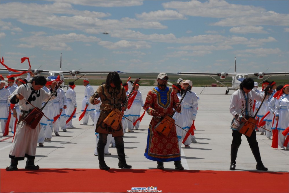 锡林浩特—天津—上海航线首航成功