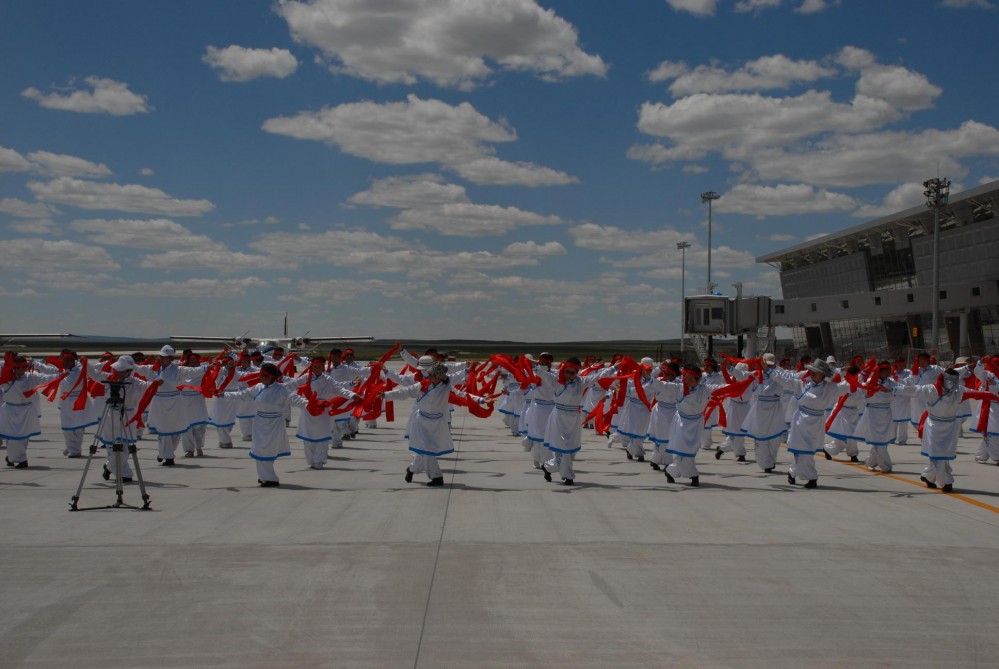 锡林浩特—天津—上海航线首航成功