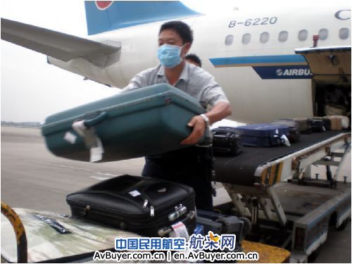 三十分钟抢装5吨货 服务效益两不误