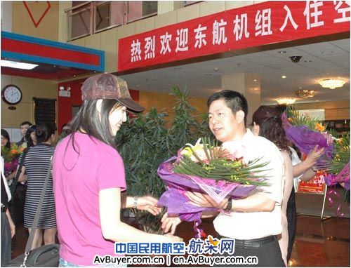 东航北京分公司热烈欢迎首批新乘务员抵京