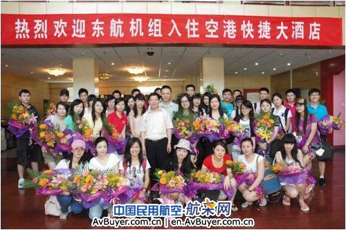 东航北京分公司热烈欢迎首批新乘务员抵京