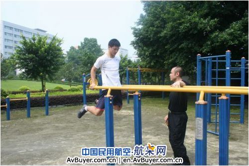 国航重庆分公司近期组织安全员半年体能考核