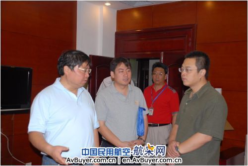 张国华视察锡林浩特机场新候机楼
