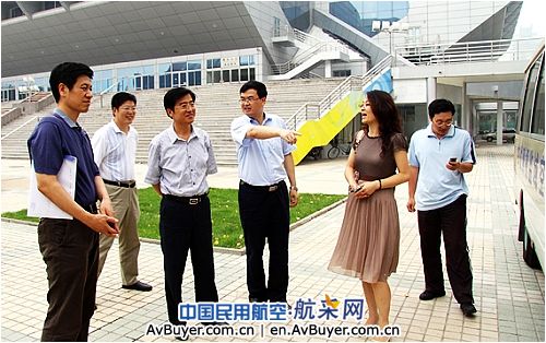 北航杜玉波书记视察我国首个空域监视测试车