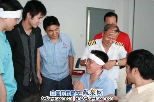 西科斯基进行医疗救护培训