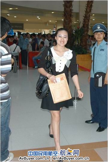 南航“空姐招募大汇”沈阳选区564人晋级