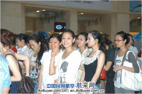 南航“空姐招募大汇”沈阳选区564人晋级