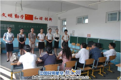 南航空姐招募大汇复试：发现美女的聪明智慧