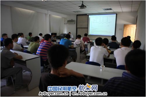 东航甘肃飞行部进行A320飞机V2500发动机培训