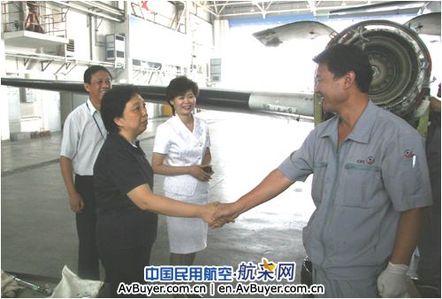 空管局苏玲主席到基层看望慰问一线职工