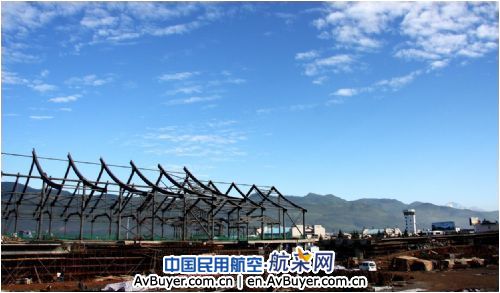 李汉柏书记视察丽江机场改扩建工程