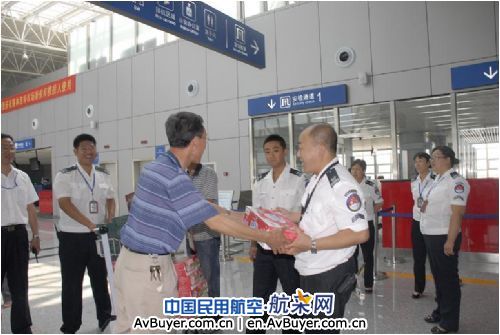 酷暑送清凉，关爱暖人心