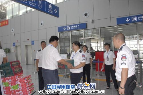 酷暑送清凉，关爱暖人心