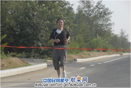 锡林浩特机场公司举办“全民健身日”越野赛