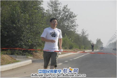 锡林浩特机场公司举办“全民健身日”越野赛