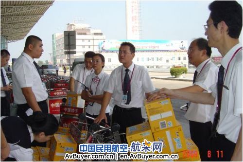 南航北方地服值机处开展“旺季送凉爽”活动