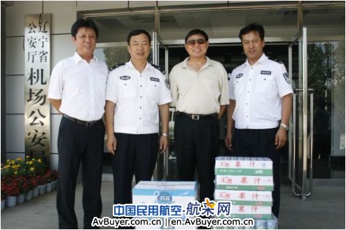南航北方分公司慰问驻沈阳桃仙机场公安干警