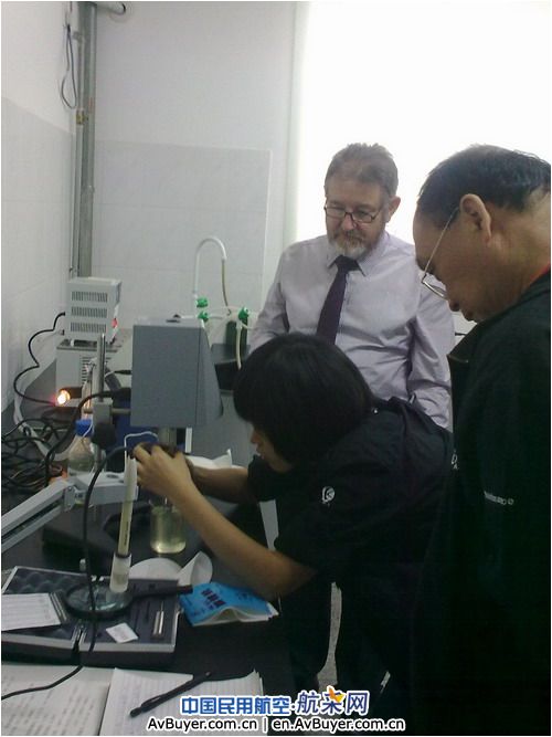 东航计量测试中心完成除/防冰液实验室检测培训