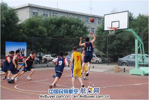 东航山西维修部第十二届银燕杯篮球赛拉开帷幕