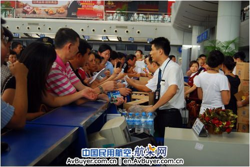 国航西南分公司疏散因双流停电滞留旅客纪实