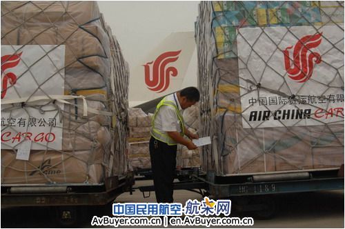 国航包机运送40多吨紧急救援物资前往台灾区