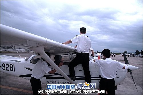 民航飞院广汉分院新学期顺利开飞