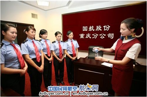 国航重庆阳光组与重庆铁路客运职业礼仪交流活动