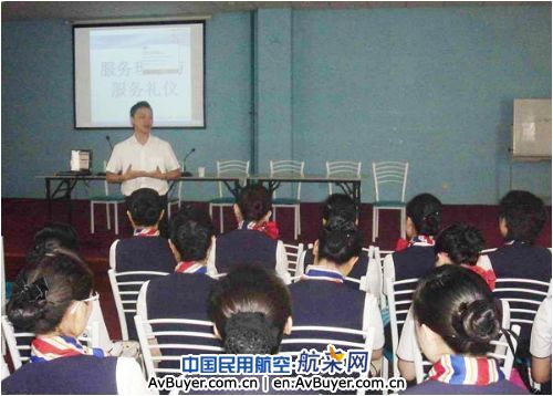 东航北京分公司组织新加盟空乘岗前培训