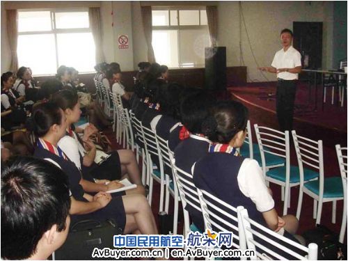 东航北京分公司组织新加盟空乘岗前培训