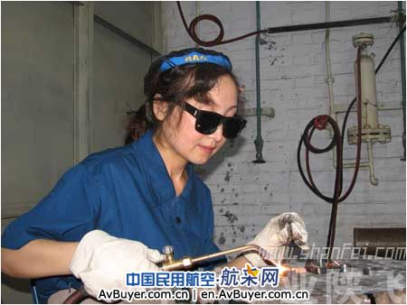 记陕飞集团记钳焊厂点焊工谢谦