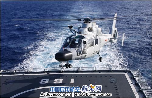 中航工业领导迎接亚丁湾随舰直九维护人员凯旋