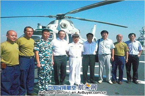 中航工业领导迎接亚丁湾随舰直九维护人员凯旋