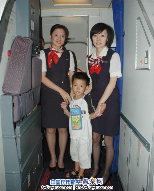 东航北京分公司举行“东方小飞人”服务体验活动