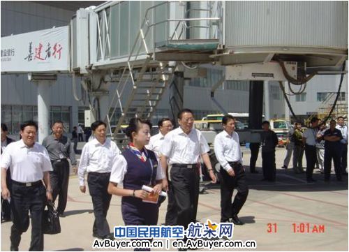 东航甘肃圆满完成甘肃省代表团深圳包机任务