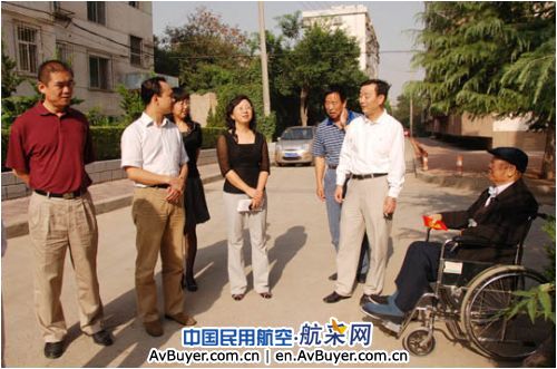 东航甘肃分公司慰问十名离休老同志