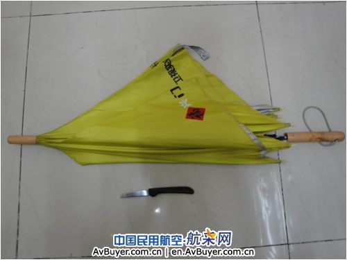 藏匿刀具欲登机  机场安检显身手