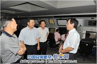 民航局空管局局长苏兰根赴珠海进近调研