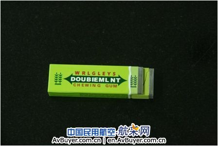 宜昌三峡机场查获口香糖式打火机