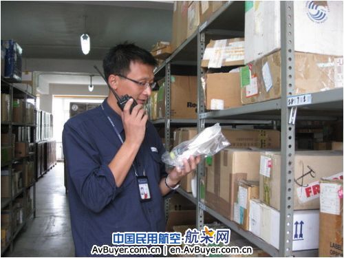 实行24小时值班制度 提高航材保障能力