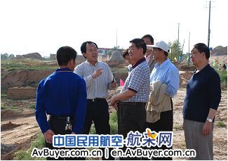 青海省人大代表视察指导青海省内机场建设工作