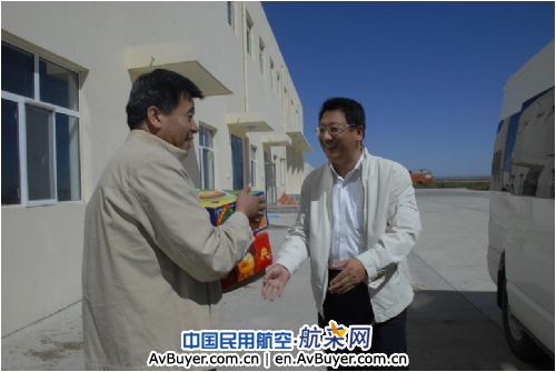 锡林浩特机场公司领导慰问生产一线员工