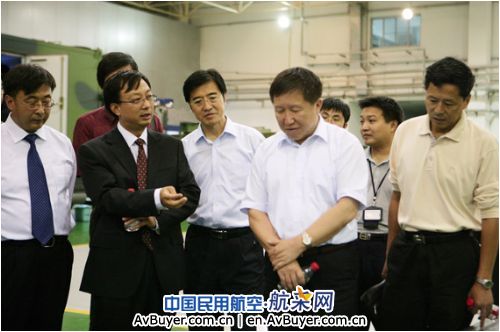 科技部副部长曹健林到北航无人机研究所调研