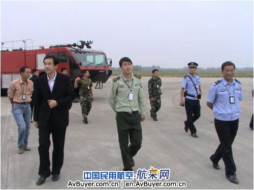 打造南航南阳基地平安空港 为祖国六十华诞献礼